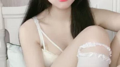 [동양야동] 재능 미녀 양양야, 얼굴을 내밀면 나는 유련의 멋진 쇼를 본다 생방송, 흰 실크 정취 각종 소란스러운 늑대 친구, 핑크빛 소굴 클로즈업, 젖 비비기, 샤워하기, 화려한 춤 자극.